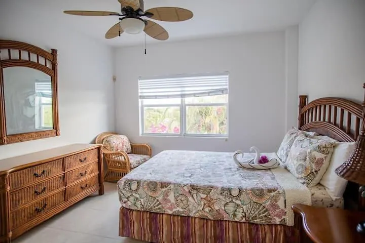 Gracebay Townhomes B3, 5 Minutes Walk To Gracebay Beach Long Bay