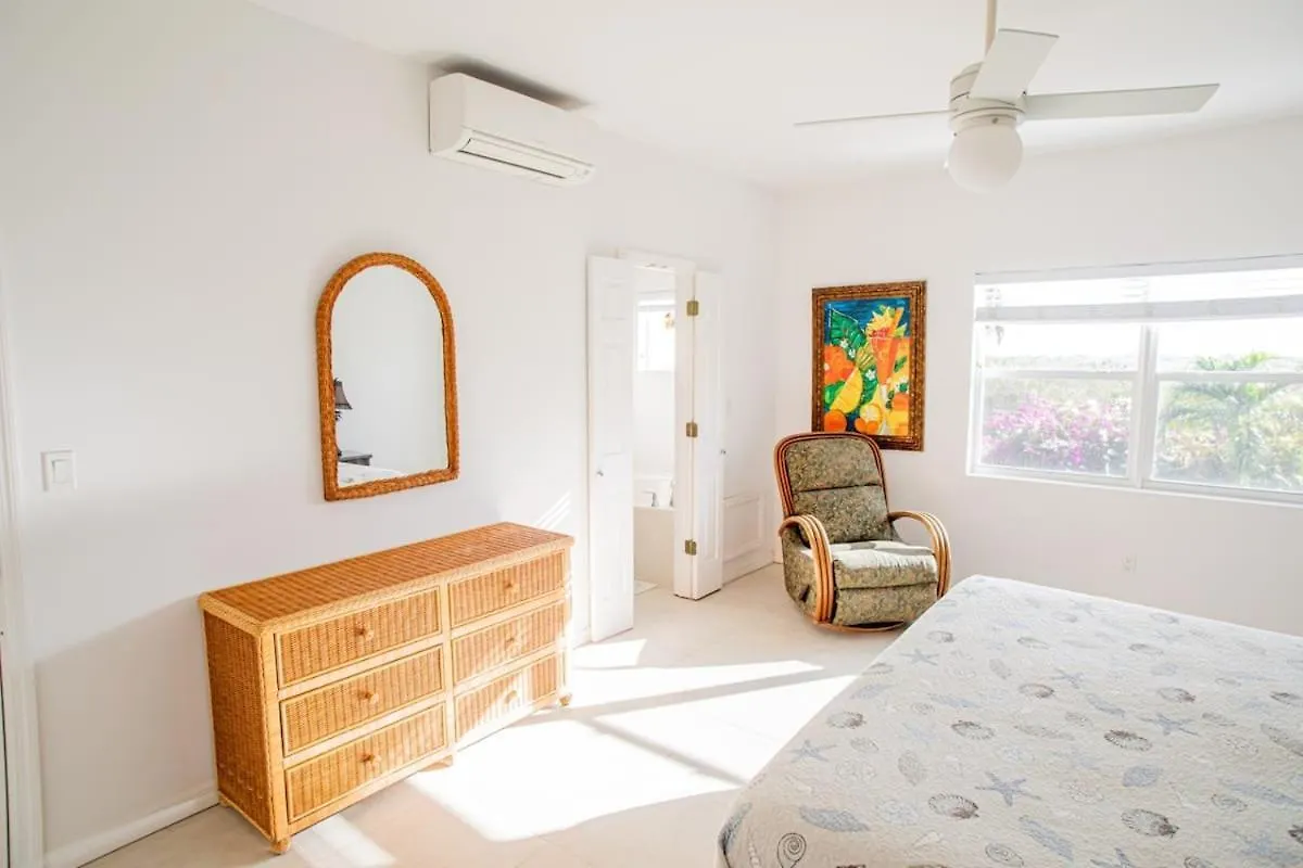 Gracebay Townhomes B3, 5 Minutes Walk To Gracebay Beach Long Bay